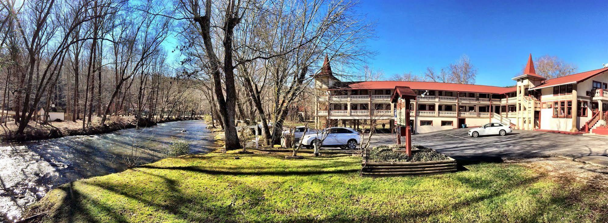 Riverbend Motel & Cabins Helen Exterior photo
